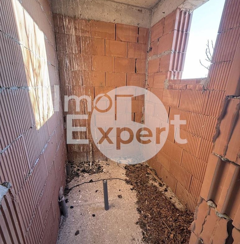 Къща на груб строеж в село Аспарухово - 0