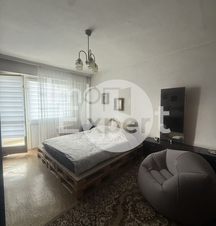 Три отделни стаи в жк.Славейков на отлична локация - 0