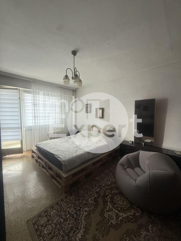 Три отделни стаи в жк.Славейков на отлична локация - 0