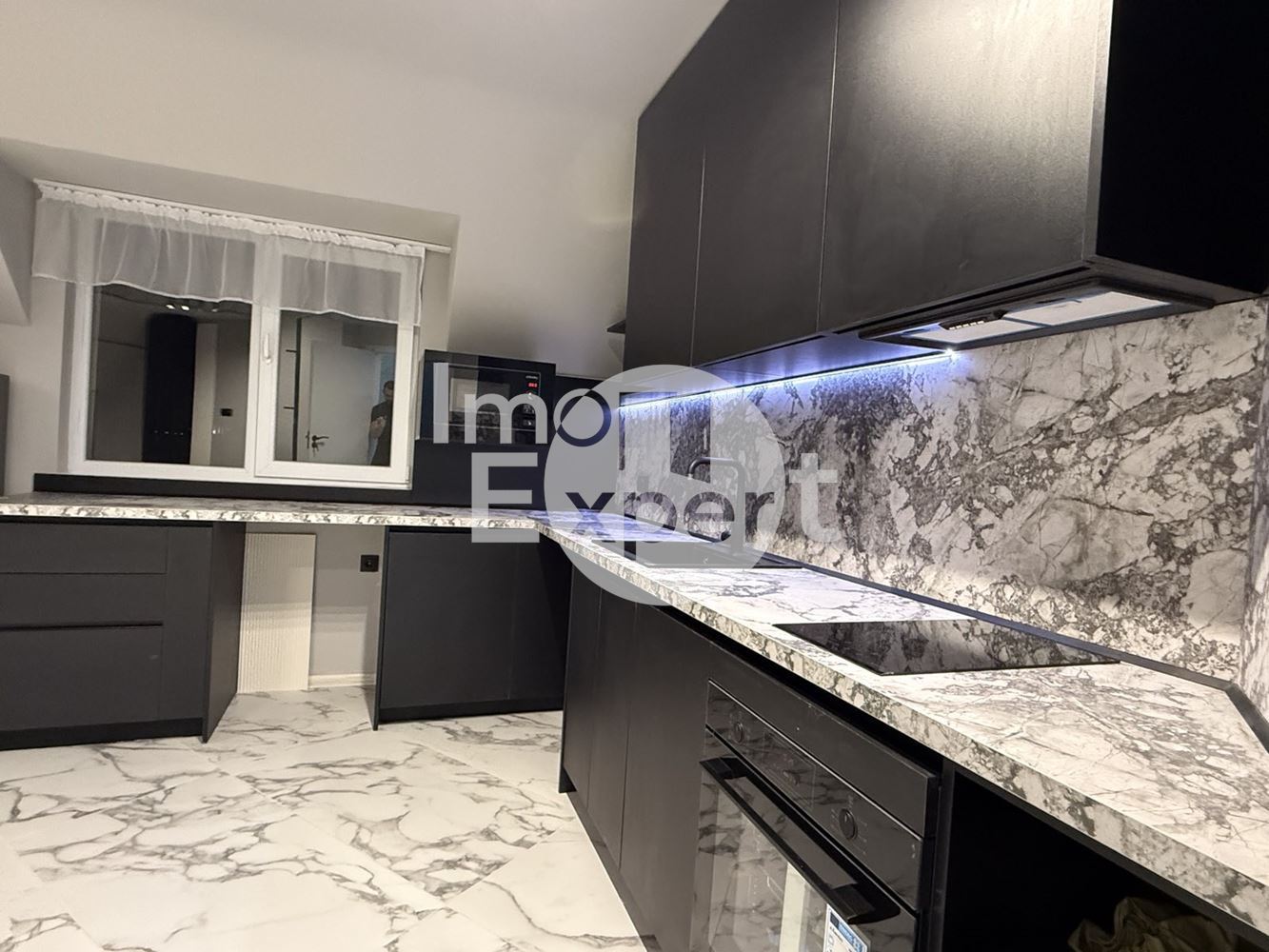 Тристаен апартамент до ключ с кухня акт16 в жк.Меден рудник - 0