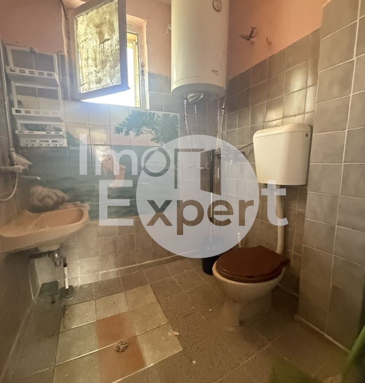 Апартамент със три помещения в кв.Долно Езерово - 0