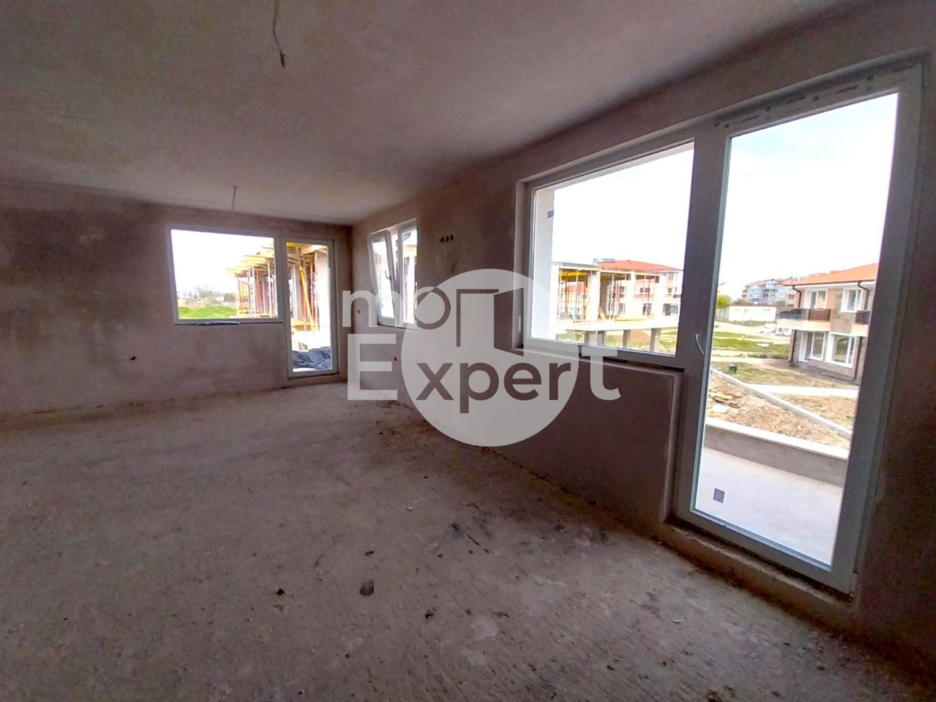 Модерна къща с три спални близо до морето в град Поморие - 0