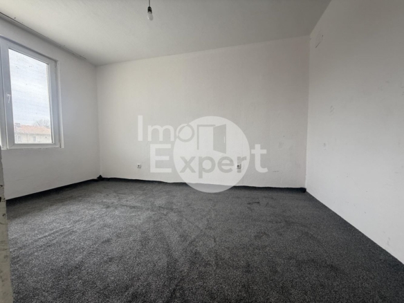 Апартамент със три помещения в кв.Долно Езерово - 0