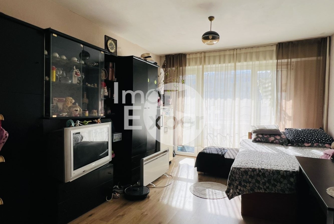 Три отделни стаи на среден етаж в близост до ПАРК изгрев!!! - 0