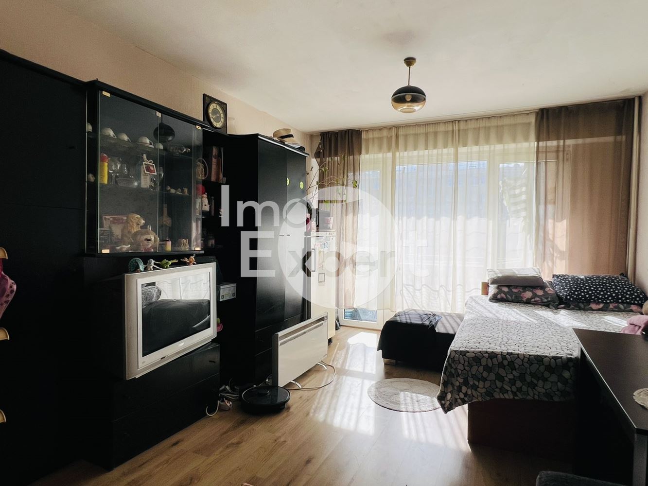 Три отделни стаи на среден етаж в близост до ПАРК изгрев!!! - 0