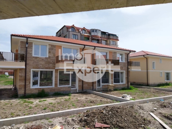 Модерна къща с три спални близо до морето в град Поморие - 0