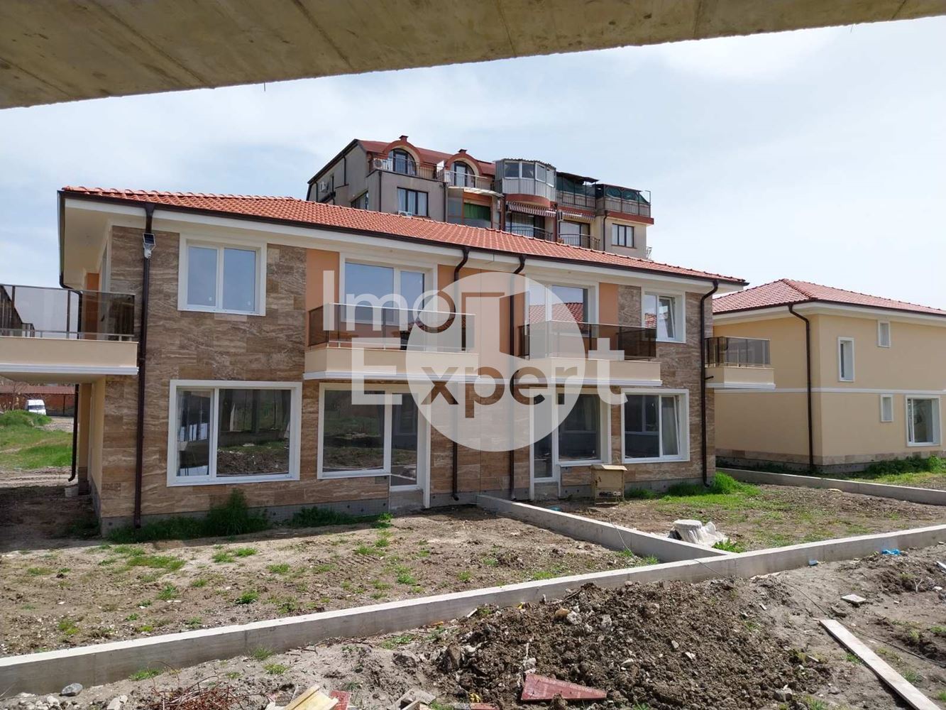 Модерна къща с три спални близо до морето в град Поморие - 0