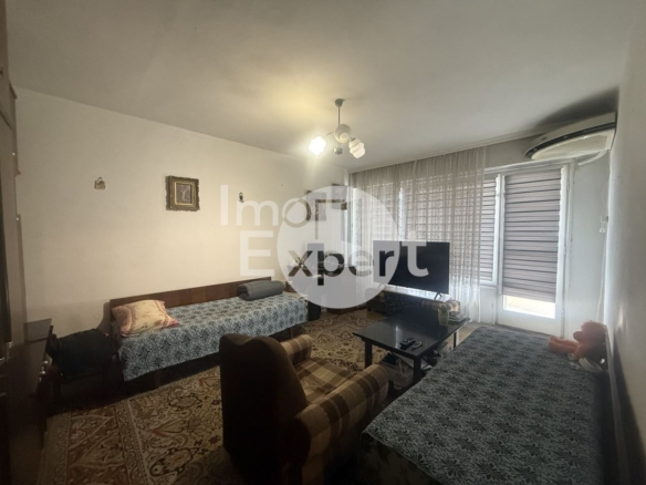 Три отделни стаи в жк.Славейков на отлична локация - 0