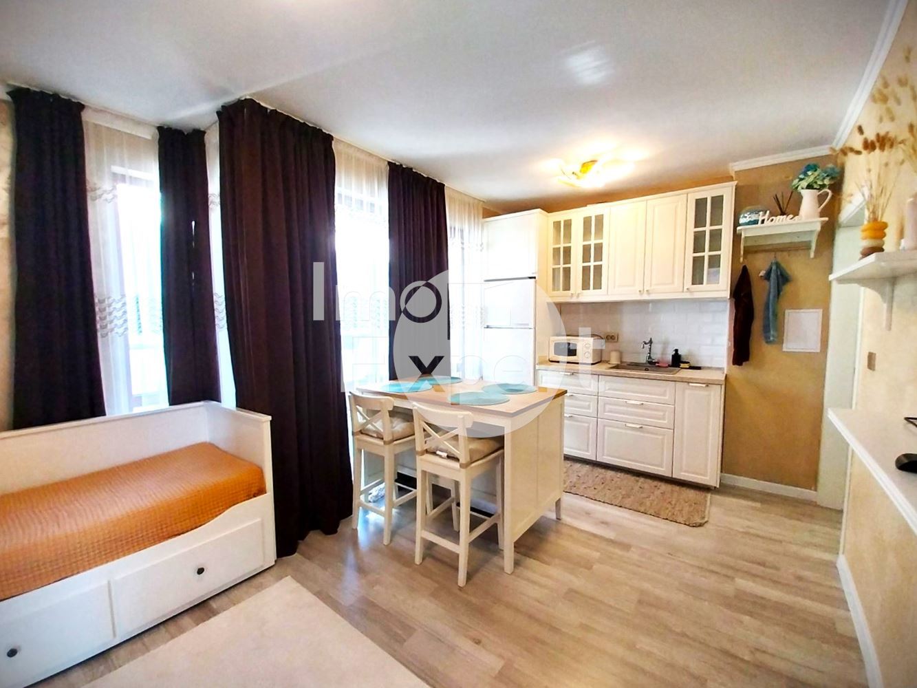 Луксозен, обзаведен, двустаен апартамент в Сарафово - 0