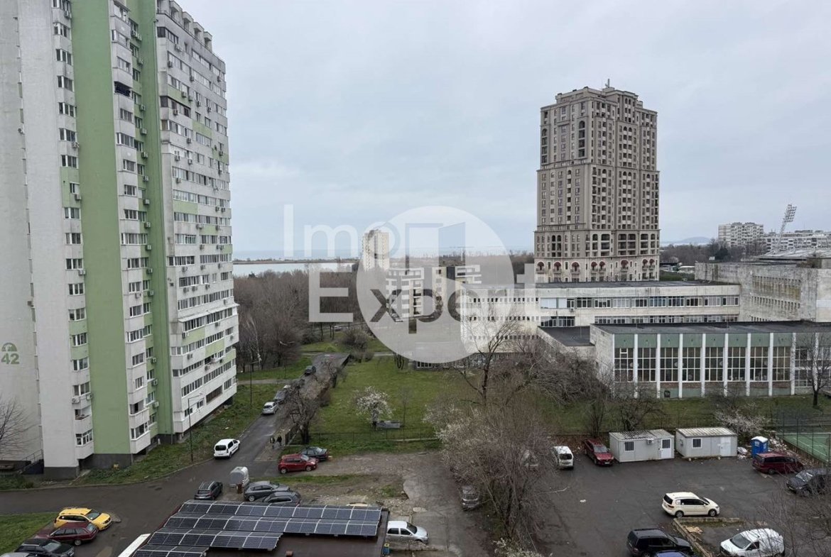 Тристаен апартамент в Зорница гр. Бургас - 0