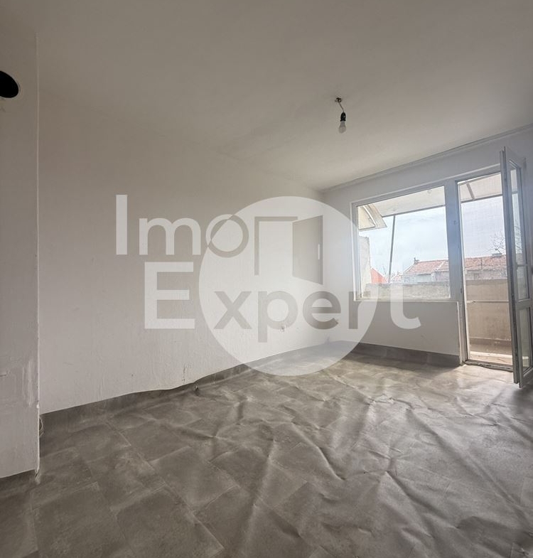 Апартамент със три помещения в кв.Долно Езерово - 0