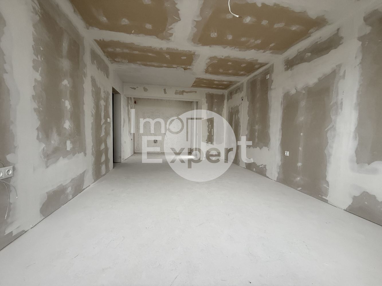 Тристаен апартамент в ж.к. Зорница - ПРЕД АКТ16 - 0