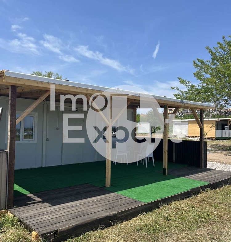 ПРОДАВА СЕ БУНГАЛО НА ПЪРВА ЛИНИЯ - 0