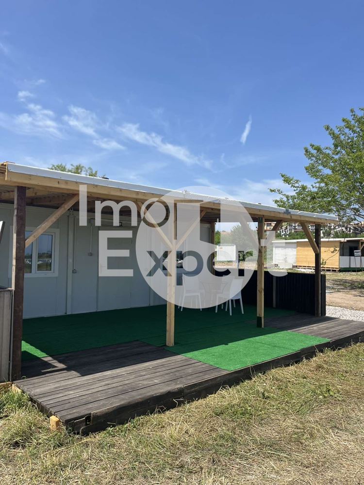 ПРОДАВА СЕ БУНГАЛО НА ПЪРВА ЛИНИЯ - 0