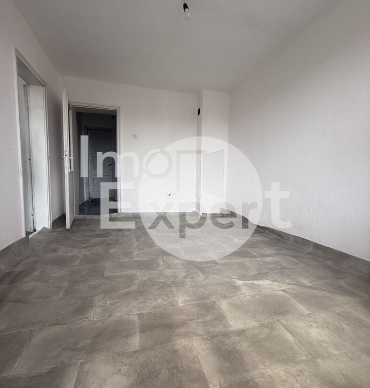 Апартамент със три помещения в кв.Долно Езерово - 0