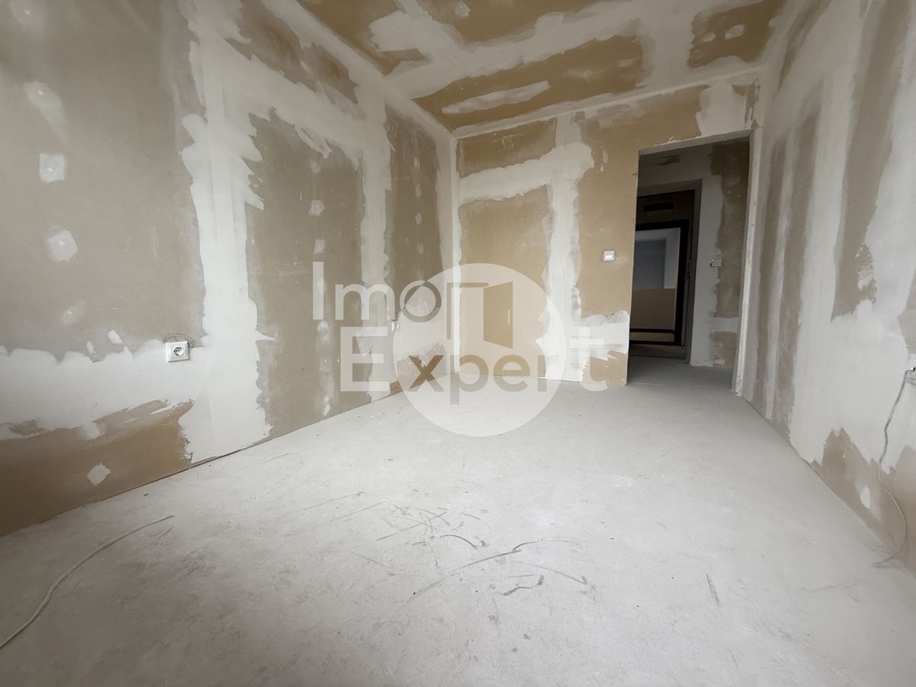 Тристаен апартамент в ж.к. Зорница - ПРЕД АКТ16 - 0