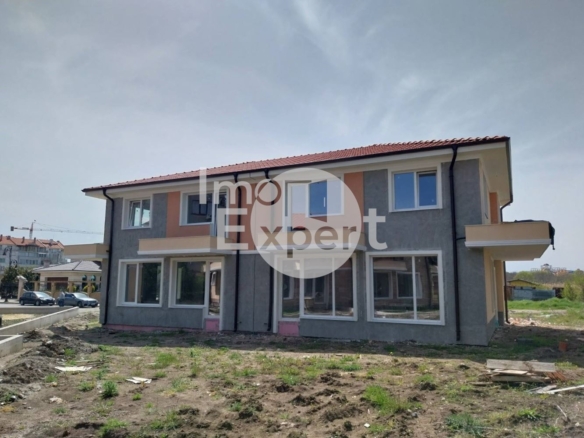 Градска къща в Поморие в близост до морето - 0