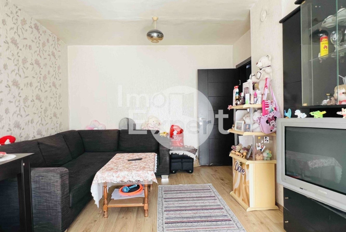 Три отделни стаи на среден етаж в близост до ПАРК изгрев!!! - 0