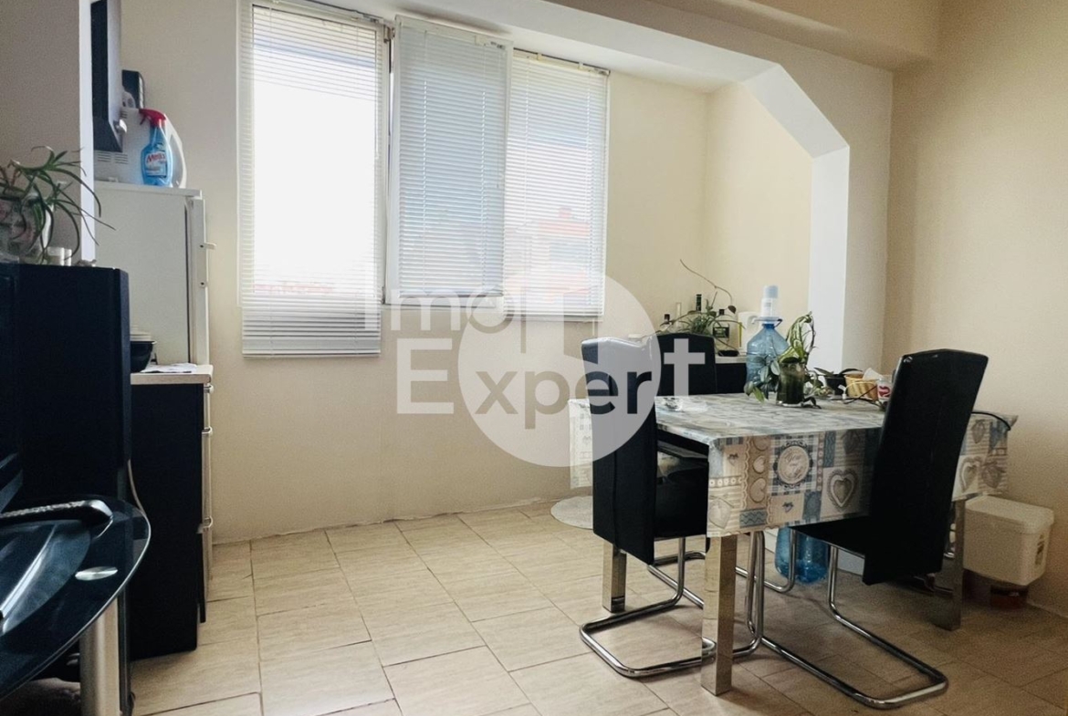 Три отделни стаи на среден етаж в близост до ПАРК изгрев!!! - 0