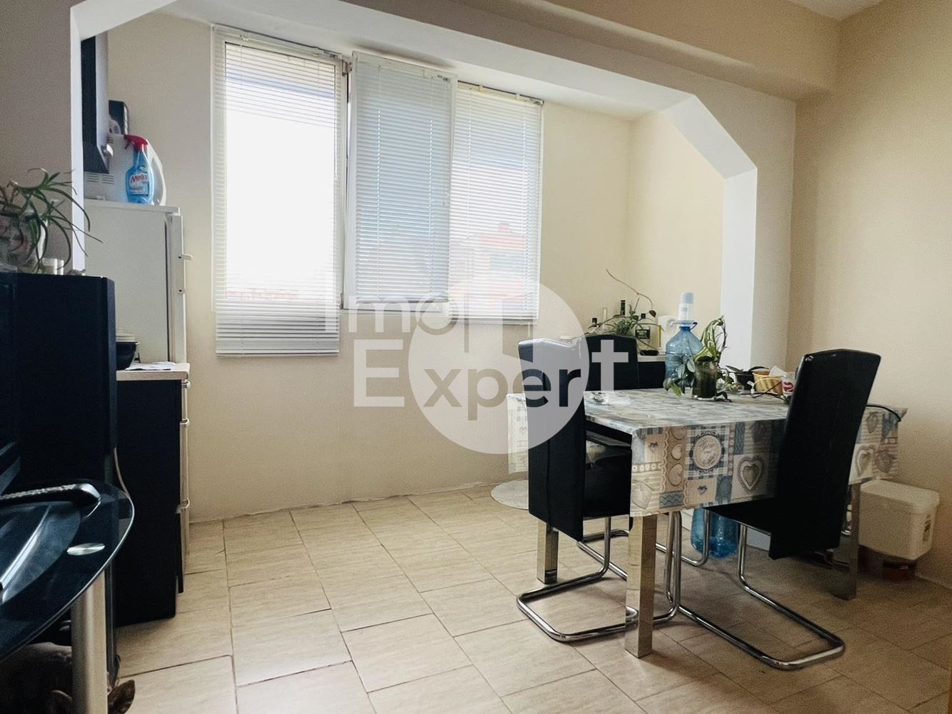 Три отделни стаи на среден етаж в близост до ПАРК изгрев!!! - 0