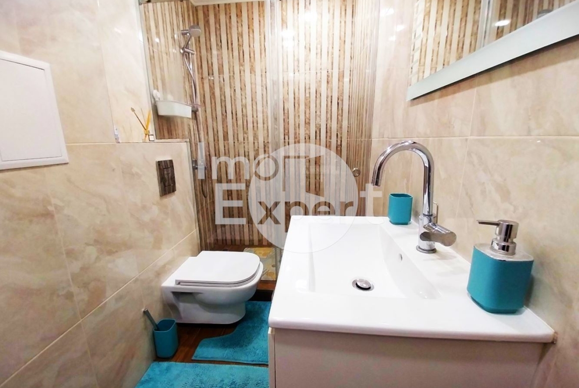 Луксозен, обзаведен, двустаен апартамент в Сарафово - 0