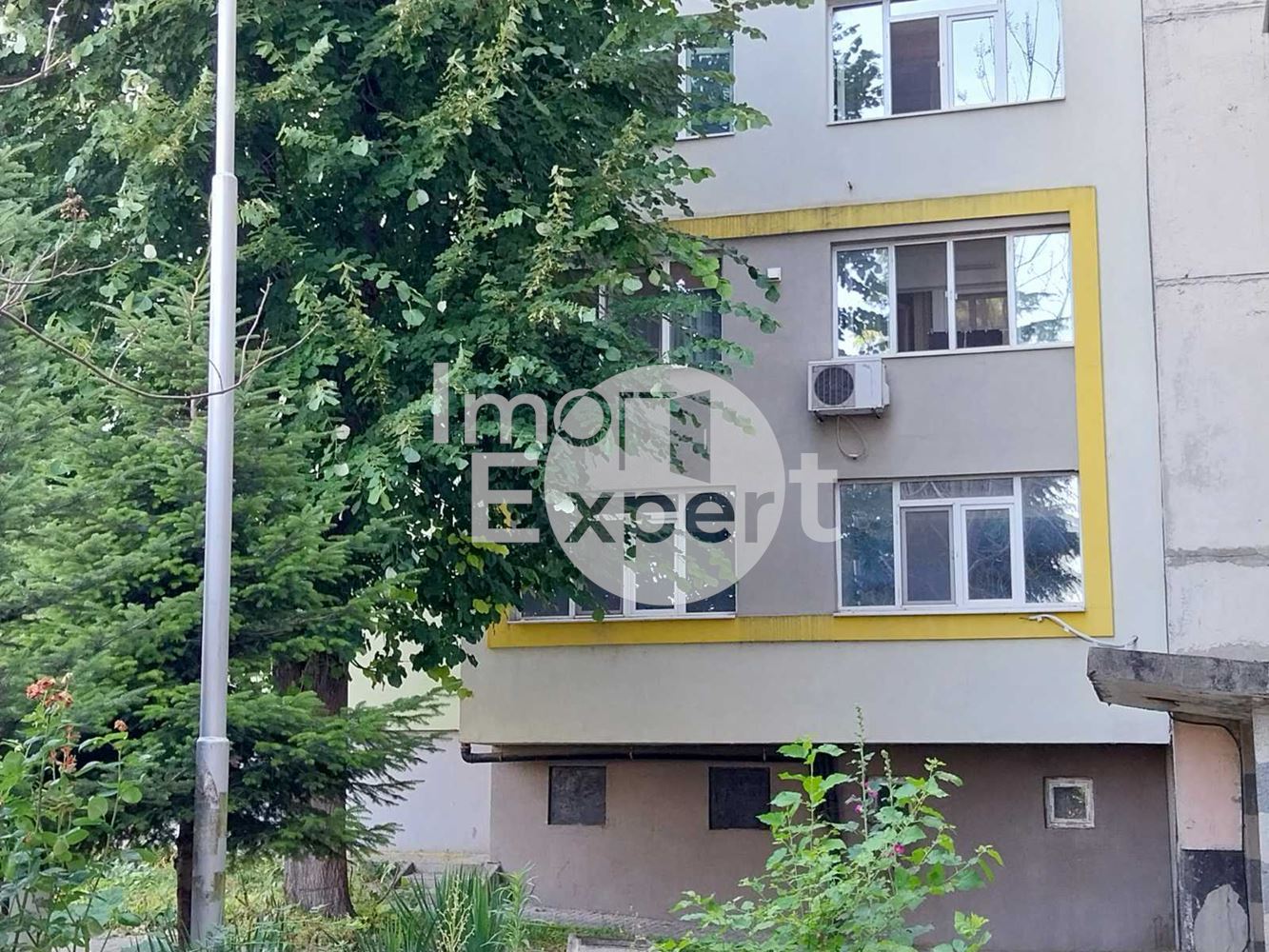Преустроен панел с три отделни стаи в отличен район, зона Б !!! - 0