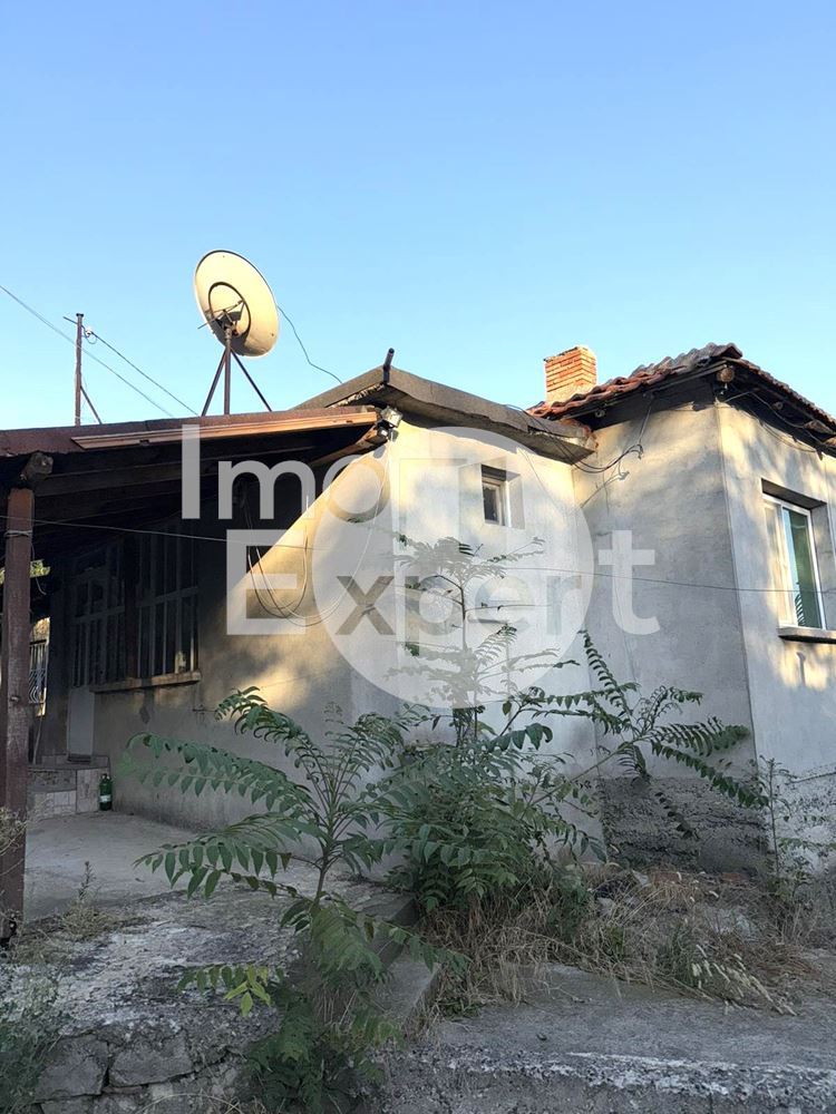 Едноетажна къща в град Айтос-0 Едноетажна къща в град Айтос - 0