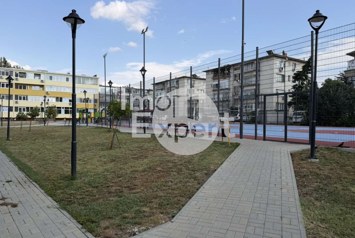 Просторен имот в централен район на гр.Карнобат!!! - 0