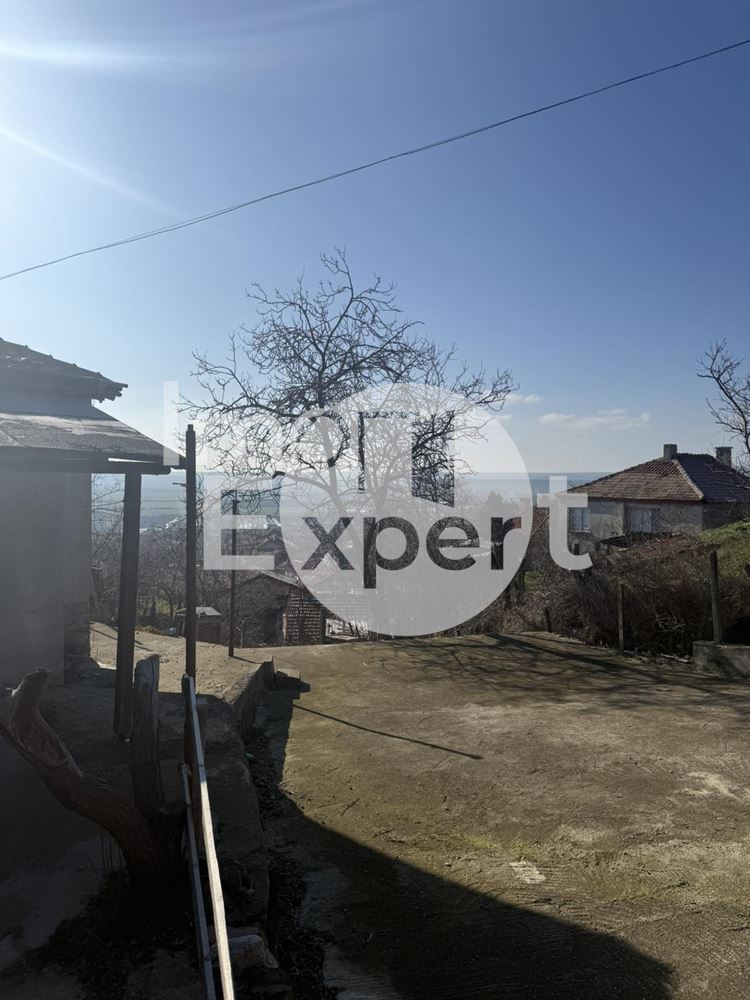 Едноетажна къща в град Айтос-0 Едноетажна къща в град Айтос - 0