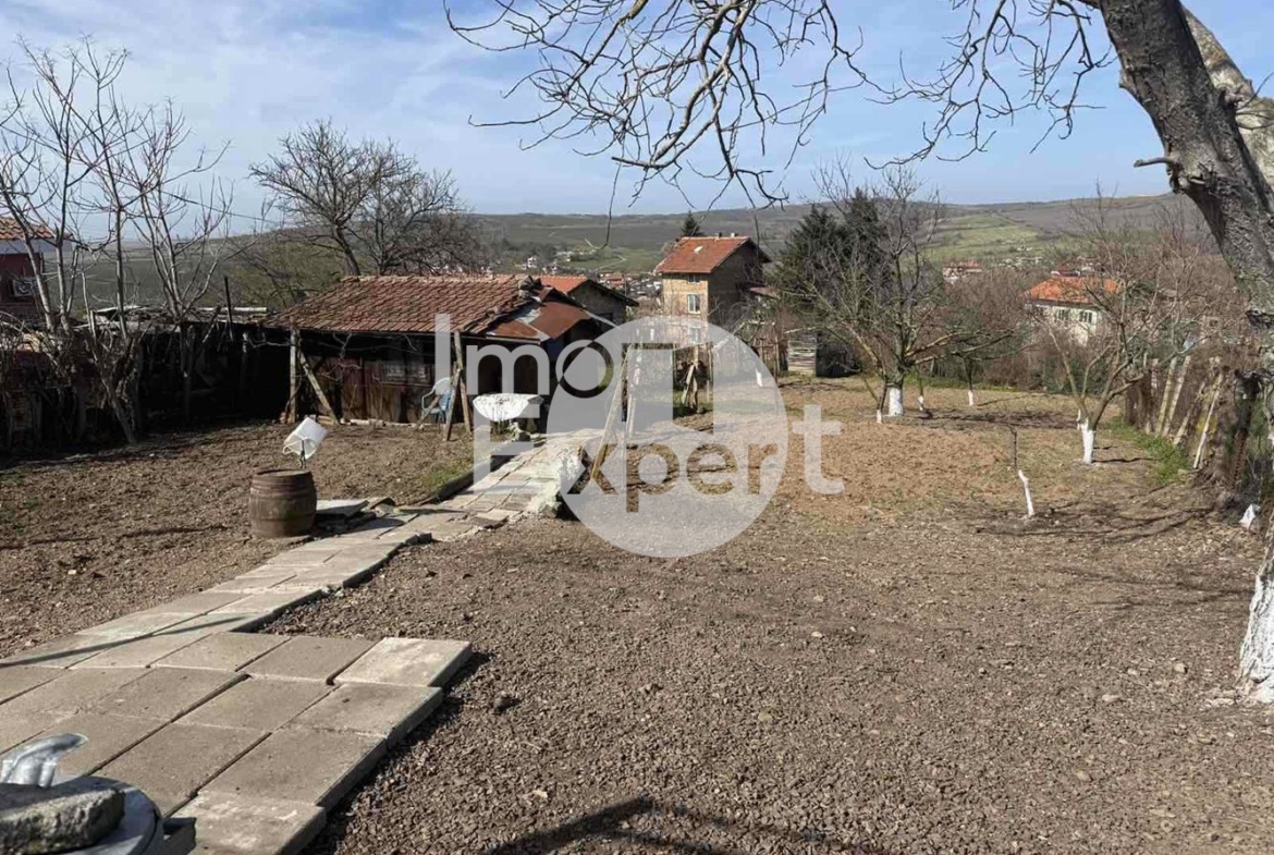 Продава се УПИ в село Черни връх на 5 км от Бургас! - 0