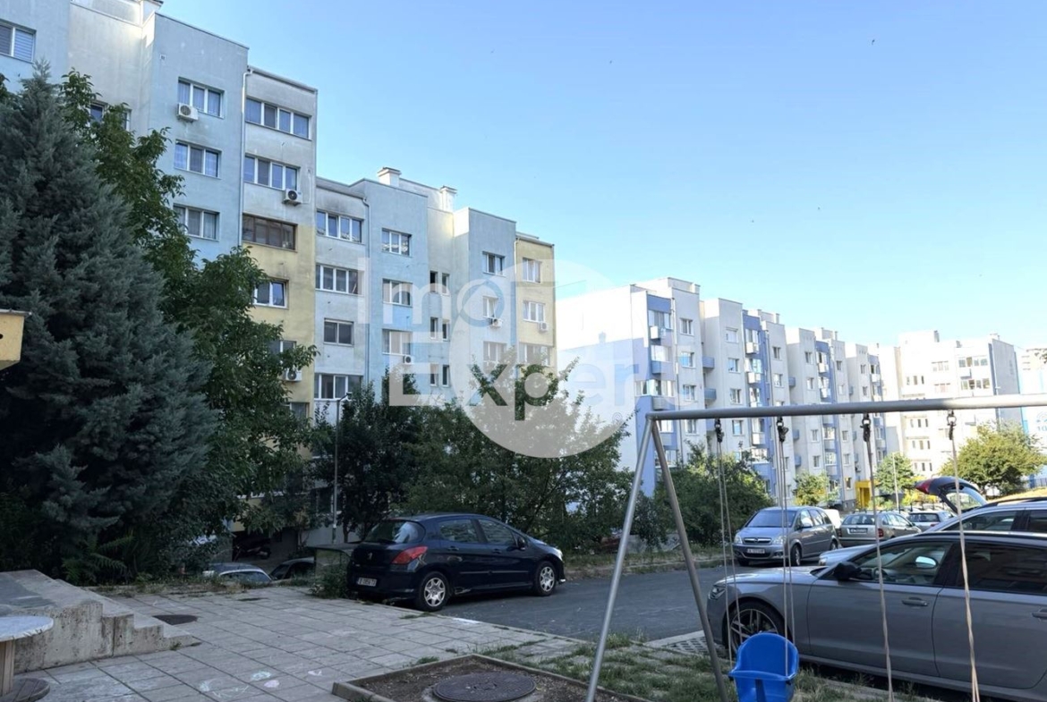 Три отделни стаи на среден етаж в САНИРАН блок! - 0